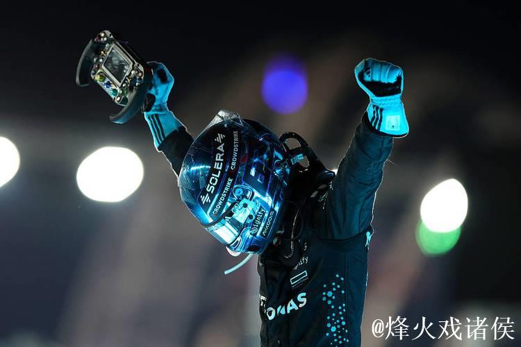 F1新加坡站排位赛：拉塞尔获得杆位 维斯塔潘第2
